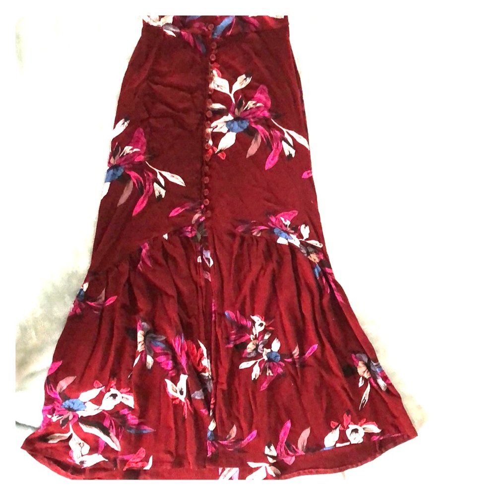 Long boho chic skirt.